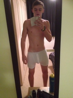 myukladsnaked:  mybritsinboxers:  bit more fun with luke from london   another old blog, i know cus i always made them hold their pants in the air lol
