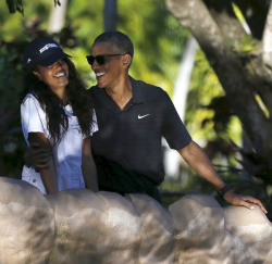 blacknonbinarybabe:  accras:  President Barack Obama with his daughter Malia at the Honolulu Zoo and return to the White House after vacation.  Malia is a very pretty girl look at that healthy glow on her skin   That&rsquo;s ah cool dude