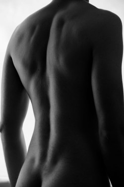 ourgentlemensclub: I heard someone here likes backs… I have one so I thought maybe she likes  This is incredible! It’s so crisp, it makes the details so clear. I do love backs,  both the top and the bottoms haha, and this is a fantastic shot of one.