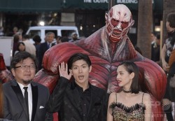 AFP Japan showcases their coverage of the Shingeki no Kyojin live action film world premiere event yesterday in Los Angeles!Featuring Miura Haruma (Eren), Mizuhara Kiko (Mikasa), and director Higuchi Shinji!  
