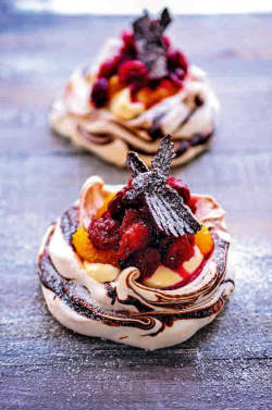 confectionerybliss:Mini Cranberry, Orange And Chocolate PavlovasSource: Food And Travel