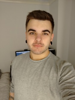 barber-butt:  I got a haircut (Which i like) and trimmed my facial hair (Which i hate)But hey, heres me smiling and looking ugly in lighting that i think sucks