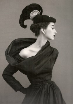wehadfacesthen:  Dovima, wearing a hat and dress by Cristobal Balenciaga, in a 1950 photo by Richard Avedon for Vogue 