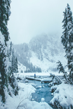 souhailbog: Snowy Hikes | ©   Dylan Furst 