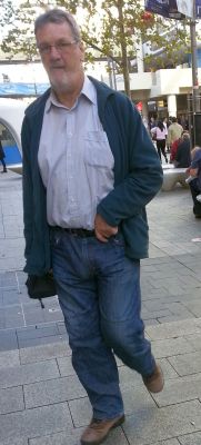 heavybulge:  bulging daddy in the city. as he walked he held onto his jeans upwards, making the bulge more prominent.