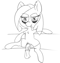 shroud-draws:  Did myself a little sketch. Not amazing but I still like playing with other artist styles. :P  Das some qt patoot pinkamino