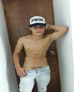 Dani Eross is a sexy cute Latin twink boy live on webcam now at gay-cams-live-webcams.com come check this hot boy out now and get your first 120 credits free.CLICK HERE to view his webcam page now