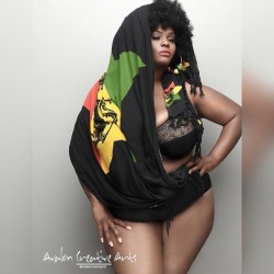 #throwback  from @avaloncreativearts  Beauty and Pride with model Bella Raye @plusmod_bella_raye  #alllivesmatter #allnatural  #afro #plusfashion  #psmodel  #blackmodel  #avaloncreativearts #fashionblog