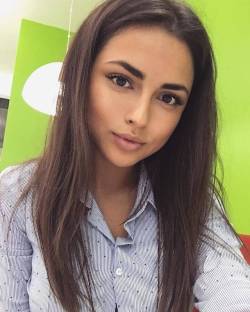 adeline-ry:  Name: Iwy Age: 22About me: Hate dramaWhat i like: kinky stuffLooking For: Sex for money❆Only On This Site★