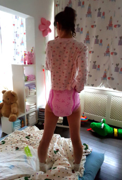 emma-abdl:  I’m standing on the bed because I don’t feel like nap time :-)See 11 pics of me in my pink PJ’s and pink diaper on my cute blog:https://abdlgirl.com/2017/01/22/time-for-naps-and-im-wearing-pink-pjs-and-a-pink-diaper-11-pics/Xx Emma
