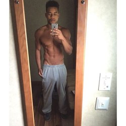 celebrity-eggplants:  sexyredbones:  celebrity-eggplants:  Y'all…look at Arnaz, I mean Robert Ri'chard #PrintPatrol #PrintWatcher #GoodMorning  yall know he almost 40   He’s 32. That’s not almost 40…to me.