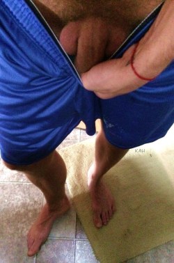 2hot2bstr8:  just got done working out and am stripping to shower…….decided to give you guys a softie flashツツツ 2hot2bstr8.tumblr.com   Omg yes please