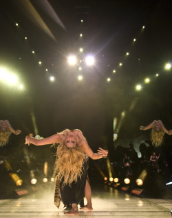 the-shak-attack:  Ojos Así, The Sun Comes Out World Tour. 