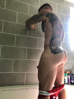 assandtattoos:  Obsessed with Chris Hatton’s ass 😩