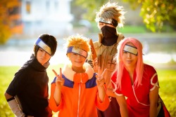 ramenuzumaki:  【コス写】可愛い生徒だよ、お前たちは本当に (twitter) Naruto Cosplay – Team 7   