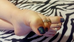 sweetcandytoes:  Candy’s been referring to this as the mermaid pedicure…