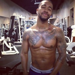 badboiijonn:  deathhorsemen:  neojety:    Omarion Naked - Self Shot    Oh yes  Wow he has it big  If only i could….   😌