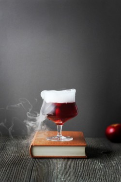 foodiebliss:  11 Sophisticated Cocktails to Make This HalloweenSource: My Domaine     Now serving autumn and/or Halloween posts twice a day!      