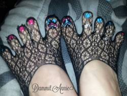 ddammit-annie:These are just too cute! #anniesfootsies