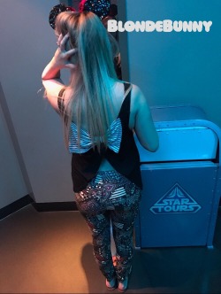 blondebunny:Disney booty on point 😮👌🏻🍑🐭🏰 Lots of looks in cute Mickey leggings 👀 Reblog my round Princess Booty 😘👱🏻‍♀️🐰