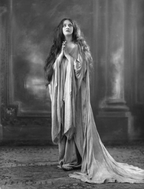 Florence Saunders by Bassano, 1921 Nudes &amp; Noises  