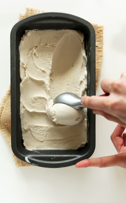 do-not-touch-my-food:  Salted Caramel Bourbon Ice Cream