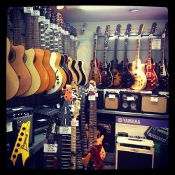 #guitar #music #love #pretty   #Nice #fender #ibanez  (en Unicenter Shopping)