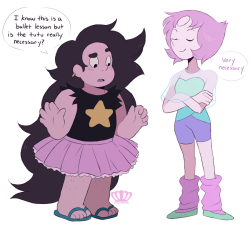 princessharumi:  commission for raptarion ~ Pearl is just messing with him but Greg actually turns out to like the tutu later on ((plus Rose thinks its adorable)) 
