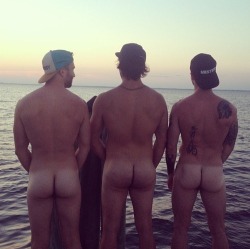 naked-straight-men:  (via Straight Friends Naked Beach)