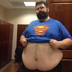 smother-me-in-ur-blubber:  Goddamn. Look at the big furry blubber gut on this hot fucker.  I&rsquo;d take on super-gut any day