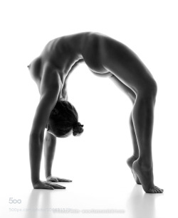 nakedexercise:  naked-yoga-practice:  Naked in full wheel. Notice how straight the arms become in this posture.  Naked flexing.