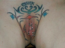 pussymodsgaloreRYSIEK has HCH and VCH piercings with rings, and pierced innedr labia joined by two barbells, Chastity piercing.
