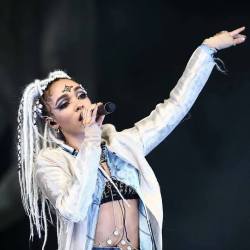 FKA twigs live at Ласточка festival in Moscow, Russia (07.09.2016)