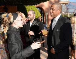 noircats:  barashoujo:  Claire Boucher and Jay Z at Roc Nation’spre-Grammy brunch  Grimes and Jay Z smoking cigars together no big deal everything is normal 