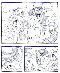 kolshica:  ユキアソビ #mlp  This is adorable, but most of all that Molestia face hiding in the snow down there kills me XD