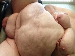superchublover91:  844ormore:  So hot! Such beautiful soft lard!Definite goals!  Who is this?!   Doughy guys are the best