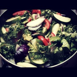 #InstaMmmm #Moemeatproduction #kale #spinach #easy #cheap #best #organic #local #onion #squash #tomato #rico