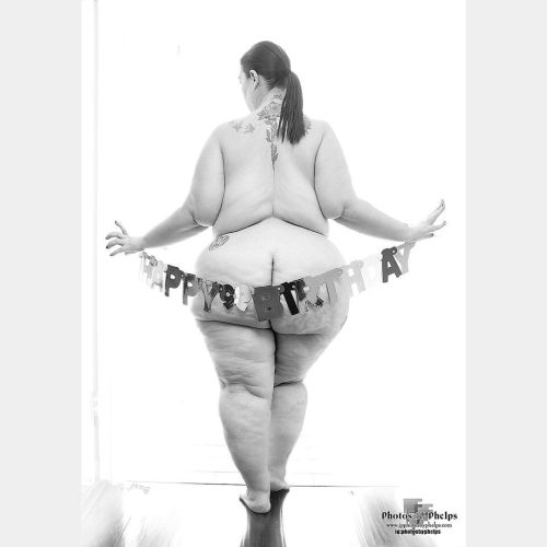 #humpday with Plus Model  Kissy @kissy_bbw  #curve #thick #stacked #plusmodel #plusfashion #hips #photosbyphelps #happybirthday #imakeprettypeopleprettier  https://www.instagram.com/p/CA-rNNzgR5M/?igshid=d388sk9jdluo