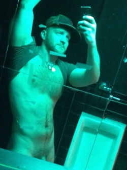 deviantotter:  Drunk selfies at the club. They should really clean up the mirrors. Fun lighting though :)