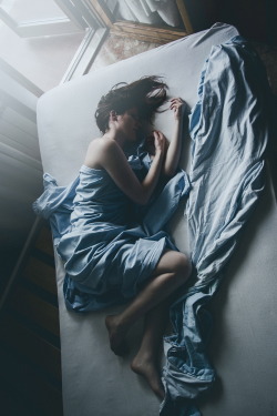 r2–d2:  Quando mi è crollato il letto by (Alessio Albi) 