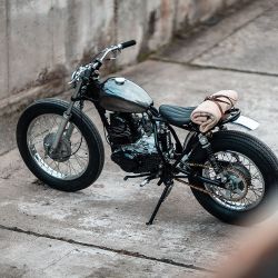 overboldmotorco:  Sometimes motorcycling is about going fast, and sometimes itâ€™s about slowing down. Choose the latter, with this sweet little Yamaha SR250 from @hookieco. #yamaha #sr250 @yamaha_yard_built by bikeexif http://overboldmotor.co