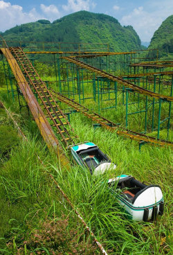 cjwho:  Abandoned Amusement Parks  1. Hubei province, China 2. Abandoned Gulliver’s Travels Amusement park, Kawaguchi-machi, Japan 3. Wonderland Amusement Park, China 4. Nara Dreamland theme park in Japan 5. Nara Dreamland theme park in Japan 6. Spreepark