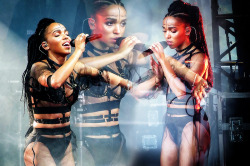 factorygirl-photography:  (via luvtahliahcom)FKA twigs looking beyond gorgeous performing in Sydney, Australia Feb 1st, 2015.