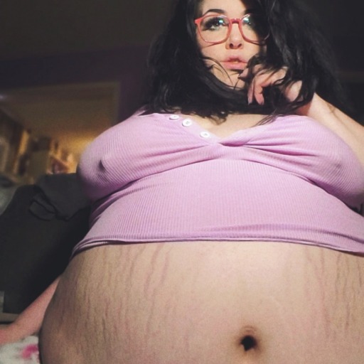 pluscreampuff:Full belly lotioning - clips4sale.com/104420