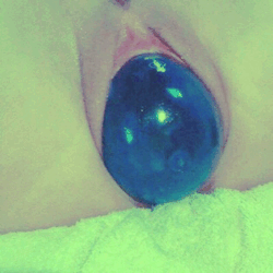 alexisfistingfeen:  Birthing a blow up ball