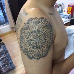#Tattoo #tatuaje #Tatu #tattoos #tatuajes #ink #inked #inklif #inkup #inked #inkedman #lineas #lines #mandala #hindu #brazo #sesion #black #negro #venezuela #lara #barquisimeto