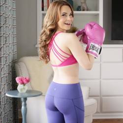hotwomeninyogapants:  Rosanna Pansino - baker, actress, and YouTube personality - showing off her assets..