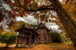 theblacklacedandy:   arpeggia:   Mark Twain’s House, Hartford, CT Photo by Frank C. Grace (Trig Photography)   Soooooooooooooooooooo Prrreetttyyy GIMME  