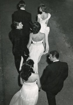 charles-hardin-holley:  College students walking to a dance, 1948/1949 