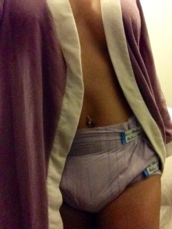 diaperbabe:Freshly showered, freshly diapered &amp; ready for bed 